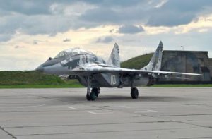 Украинские летчики показали высший пилотаж на истребителях