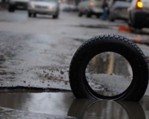 Украина вошла в десятку стран с самыми ужасными дорогами