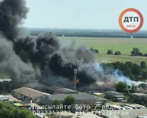 Под Киевом горят склады с топливом
