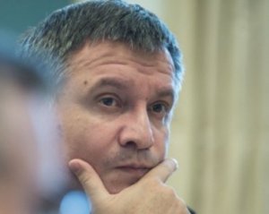 Аваков розповів про перешкоди на шляху до легалізації зброї