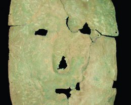 Археологи нашли древнюю маску