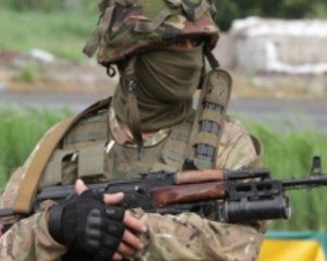 &quot;Слава Україні, покидьки&quot; - український боєць з окопу подзвонив на радіостанцію в окупованому Донецьку
