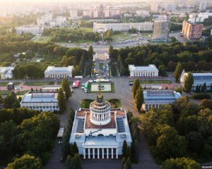 В Киеве произошел большой пожар на ВДНХ