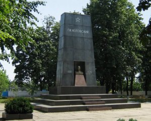 Снесли памятник командиру &quot;красного террора&quot; Котовскому