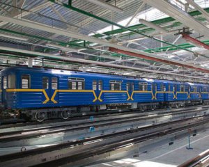 Строительство метро на Троещину снова отложили