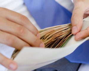 Середня заробітна плата в Україні зросте