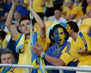 Скільки громадян України вважають себе українцями - опитування