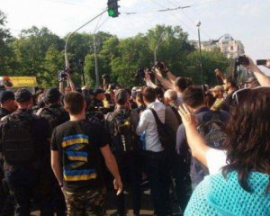 Изъята зеленка, шесть задержанных - полиция отчиталась о марше в столице