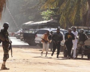 Теракт у Малі: звільнили 32 заручників, 2 вбитих