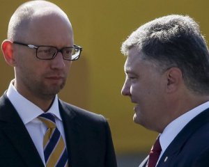 Порошенко присвоил орден Яценюку