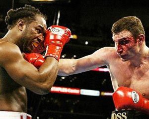 Після бою з Льюїсом Кличку наклали на обличчя 60 швів