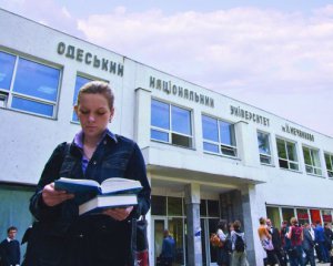 Раритети унікальної бібліотеки одеського університету оцифрують