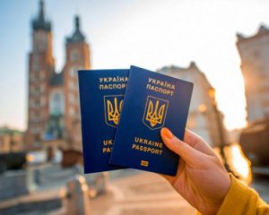 Половина українців не виготовлятимуть біометричний паспорт