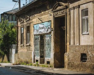 Невідомі екскаватором знесли історичну будівлю