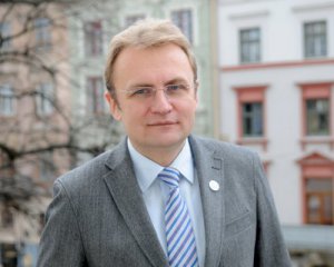 Садовий погодився виплатити 300 млн грн за вивіз львівського сміття