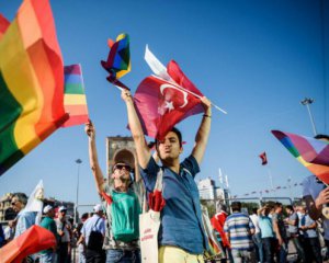 У Стамбулі заборонили гей-парад