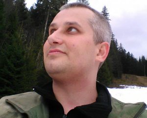"Мне ближе проститутки, спасающие бойцов" - волонтер подякував за спасіння бійців
