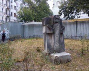 Пам&#039;ятник Андрієві Первозванному в Києві перетворили на громадський туалет