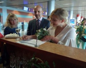 Украинка и уругваец поженились в аэропорту