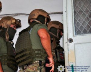 КОРД штурмом взяв квартиру з озброєними обрізами злочинцями
