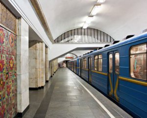 У столичному метрополітені шукають вибухівку