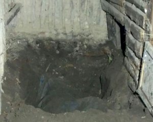 "Забила кружкою по голові" - жінка закопала батька в сараї