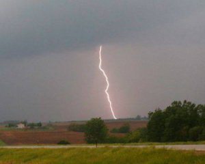 Непогода оставила 30 населенных пунктов без света