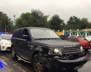 У столиці нетвереза дівчина розбила 3 автомобілі