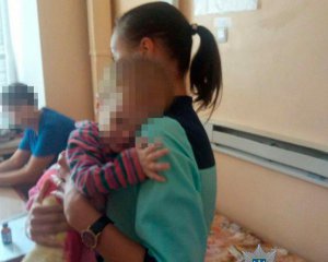 Мати залишила однорічного сина в лікарні, бо не має на нього грошей