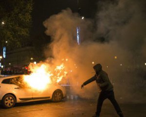 У Франції сутички, спалили 900 автомобілів