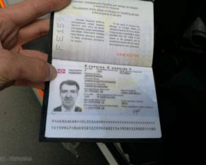 Подозреваемый в нападении на Осмаева рассказал, почему имеет так много паспортов