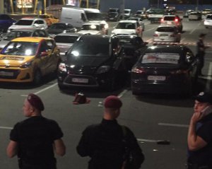 На парковці з автомата розстріляли чоловіка