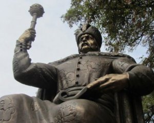 Власть проигнорировала первый памятник Ивану Мазепе
