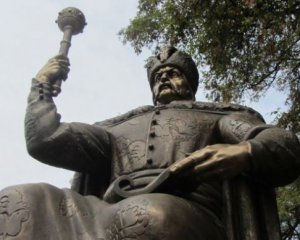 Влада проігнорувала перший пам'ятник Івану Мазепі