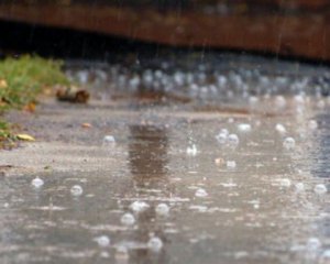 Сьогодні буде прохолодніше і підуть грози з градом