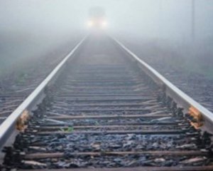 Поезд насмерть сбил женщину в наушниках