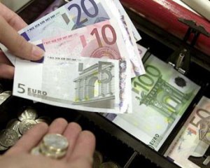 Эксперт объяснил, почему дорожает евро