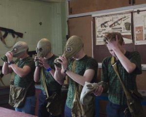 Боевики отправляют подростков в военные лагеря