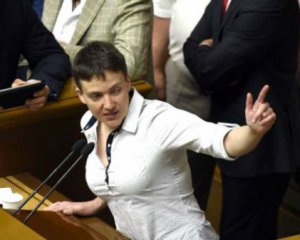 Добкин курит в стороне: Савченко записала видео с матерными (18+)