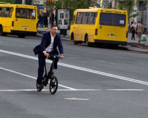 В Киеве разрешили велосипедистам ездить по полосам общественного транспорта