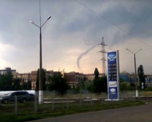 Смерч в городе сняли на видео