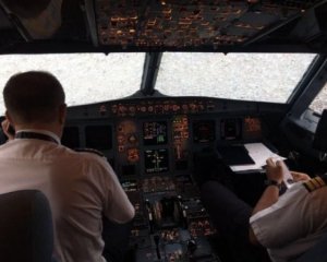 У мережу потрапило відео з авіалайнера, який посадив український пілот
