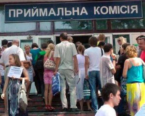 Мешканці окупованих територій продовжують подавати заяви у вузи через спеціальні центри