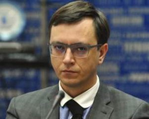 "Министр живет на мінімалку, оформляет субсидию, рождает в обычном родильном" - Омеляну предлагают новые социальные эксперименты