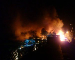 В Одессе полностью сгорел клуб-ресторан
