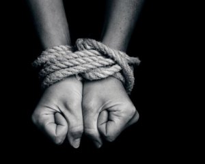 156 українців постраждали від торгівлі людьми у 2017 році