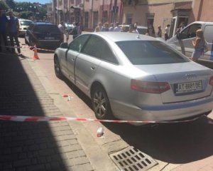 Валютника в автомобілі розстріляли серед білого дня