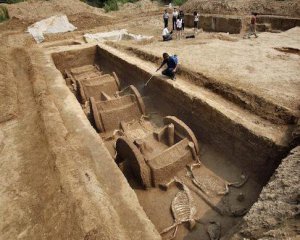 Археологи знайшли колісницю давнього правителя