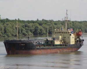За долги: Украина продала два российских танкера
