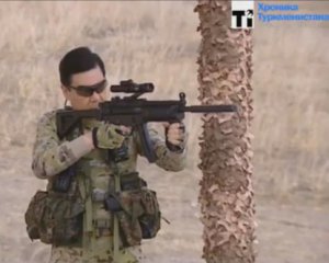 &quot;Туркменатор-2&quot; - в сети смеются над президентом Туркменистана, который учит стрелять своих военных
